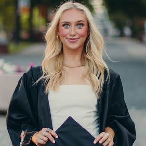 Meet your Posher, Hallie